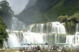 L'accord de coopération et d'exploitation et la protection des ressources touristiques de la cascade de Ban Giôc serait signé en 2014. (Source: VNA)